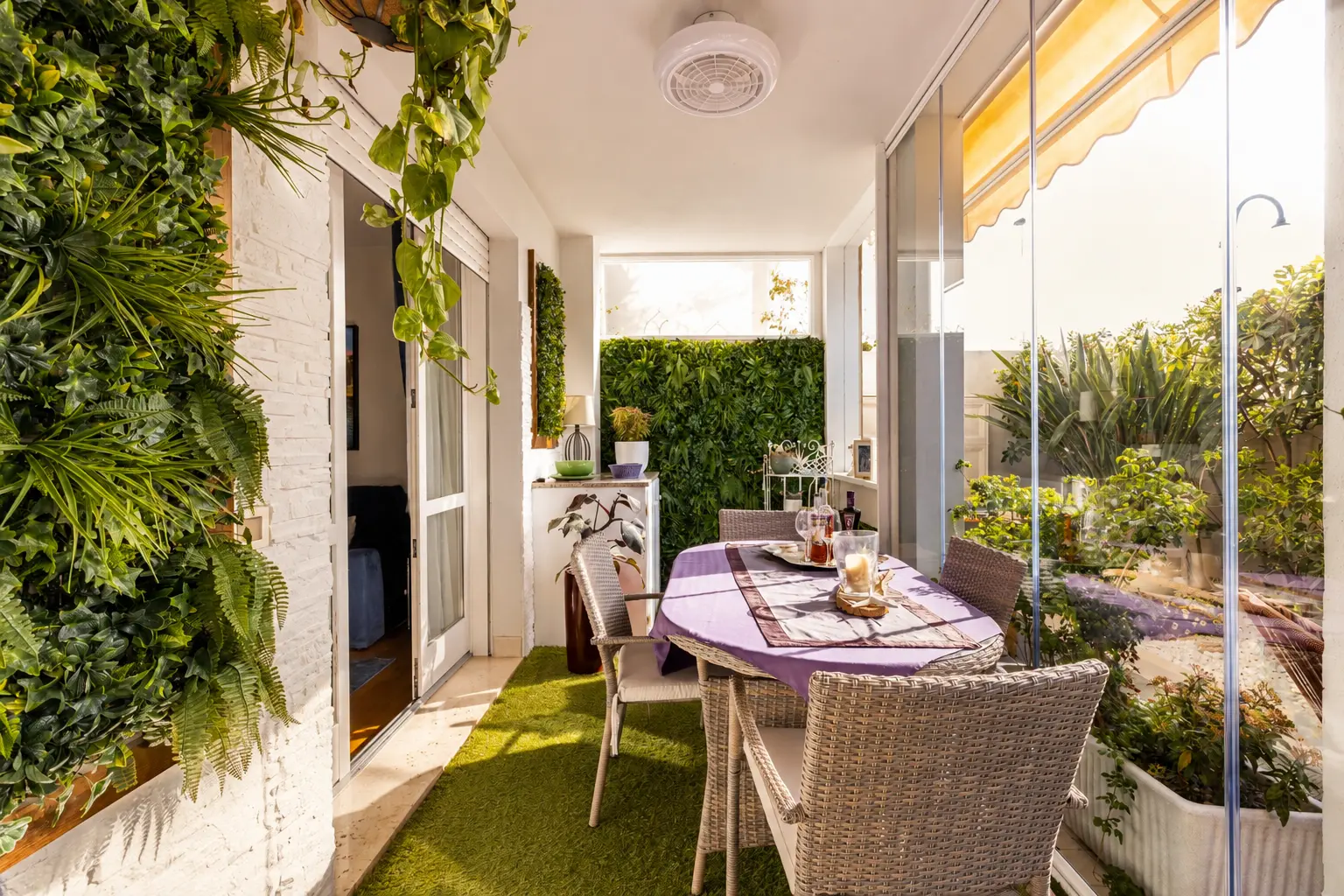 Quartello Garden Suite Patio and Parking